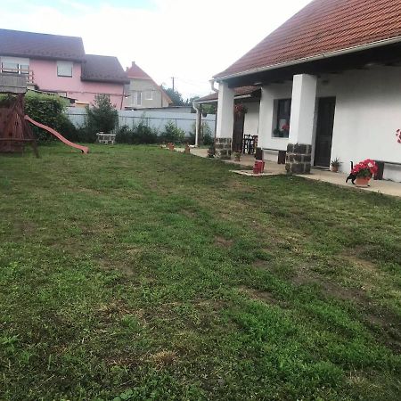 Gyöngyös Oncsa Vendeghaz酒店 外观 照片