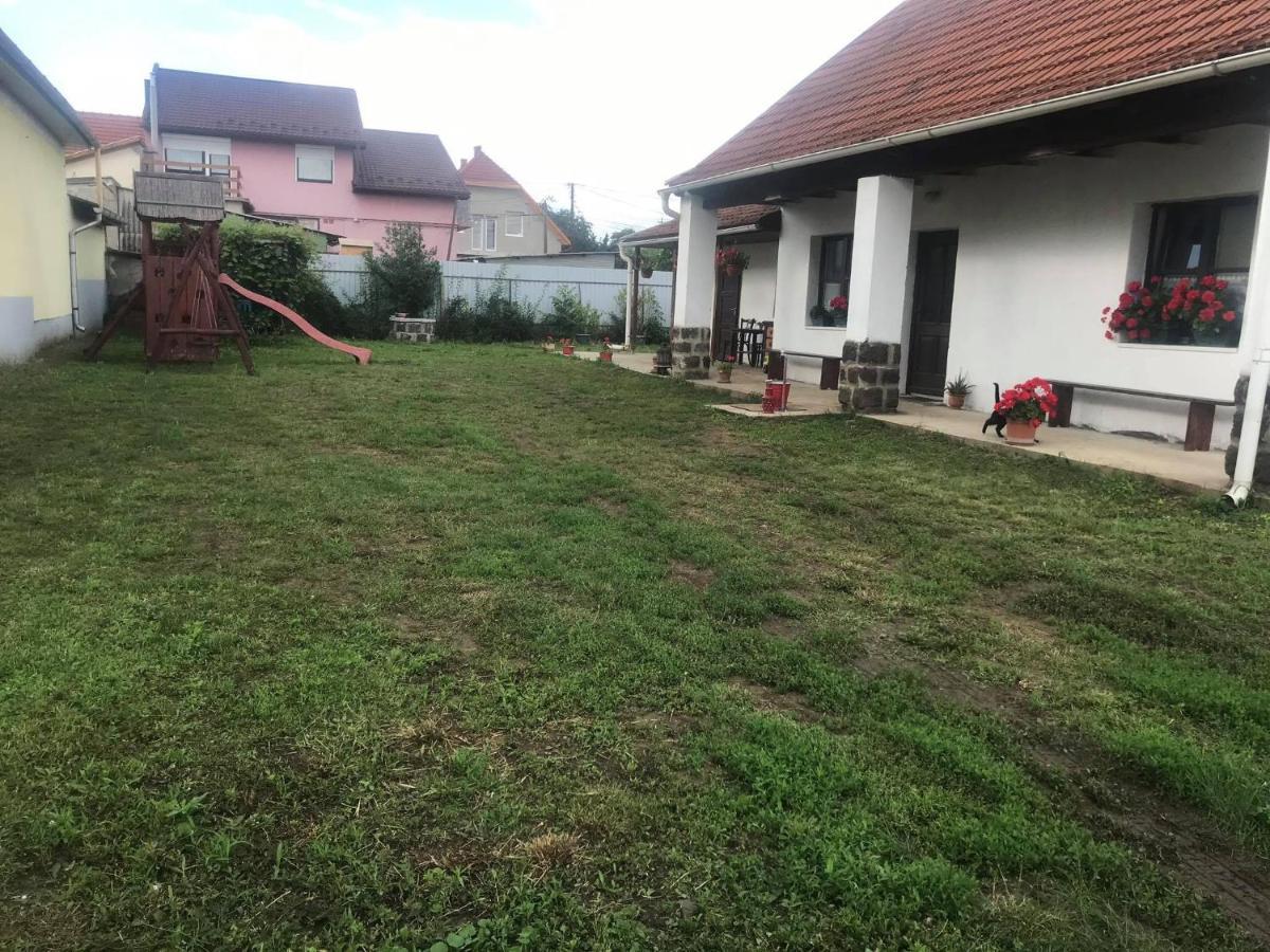 Gyöngyös Oncsa Vendeghaz酒店 外观 照片