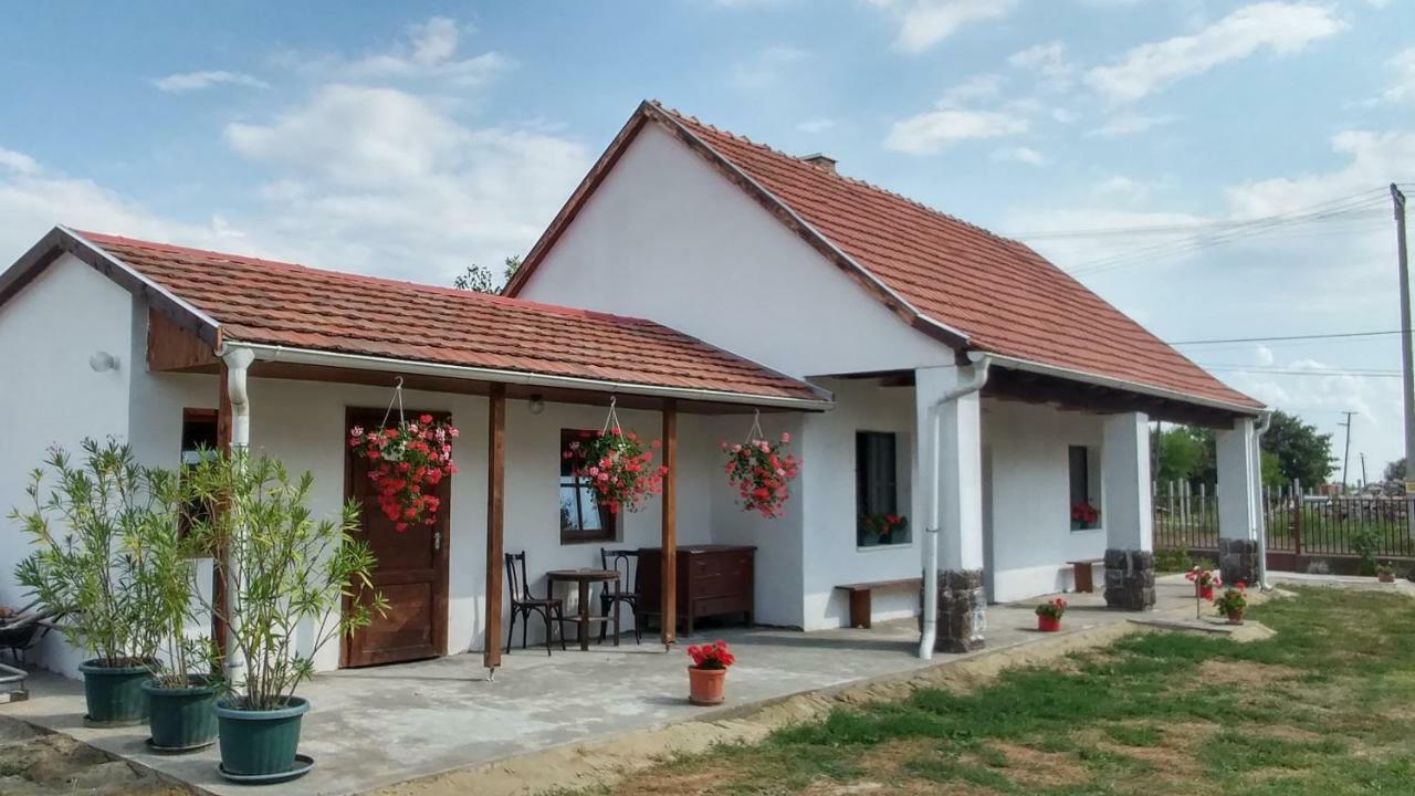 Gyöngyös Oncsa Vendeghaz酒店 外观 照片